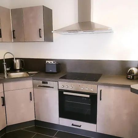 Moderne Black Beauty Auf Idyllischem Reiterhof Naehe Burg Eltz * Munstermaifeld